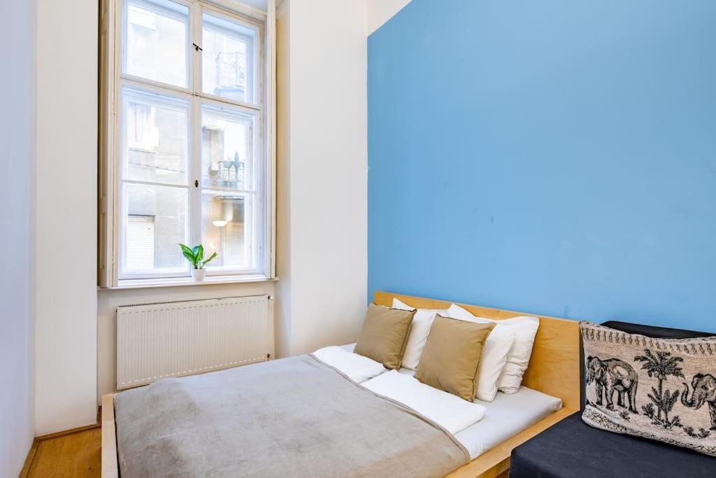 Cityscape Budget Heaven Apartment