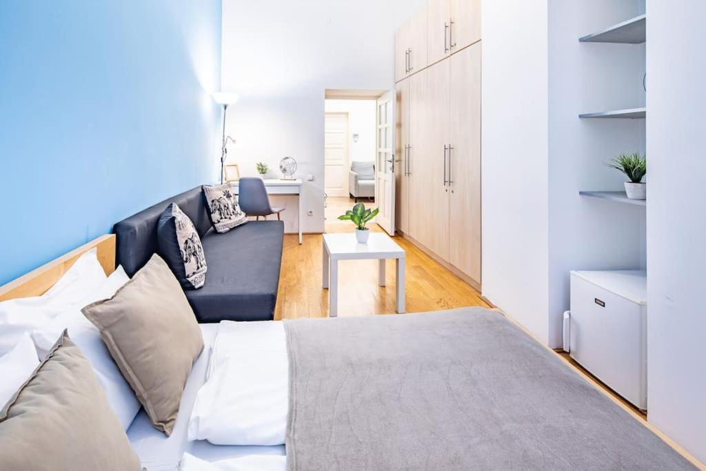 Apartment Cityscape Budget Heaven *