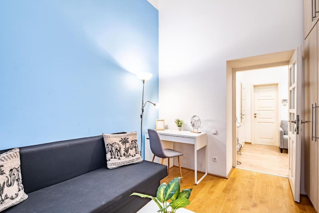 Cityscape Budget Heaven Apartment